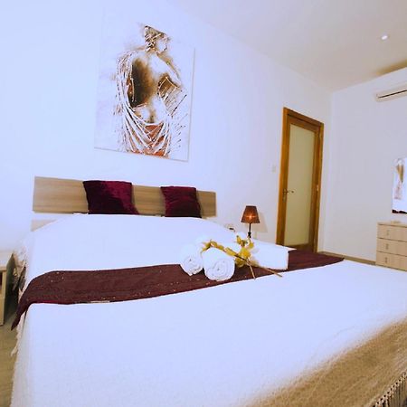 Stunning Penthouse Roof Terrace & Communal Swimming Pool St. Paul's Bay Exteriör bild