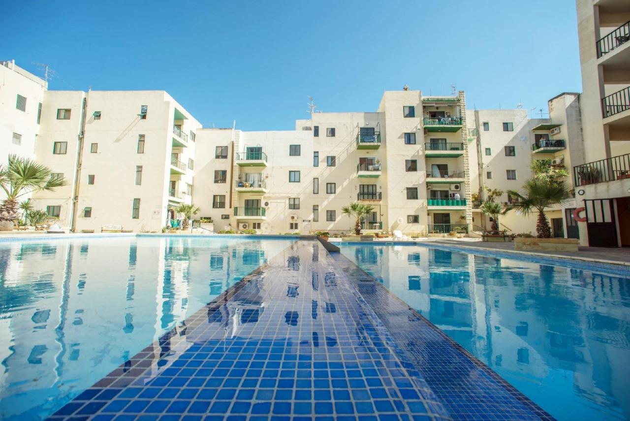 Stunning Penthouse Roof Terrace & Communal Swimming Pool St. Paul's Bay Exteriör bild