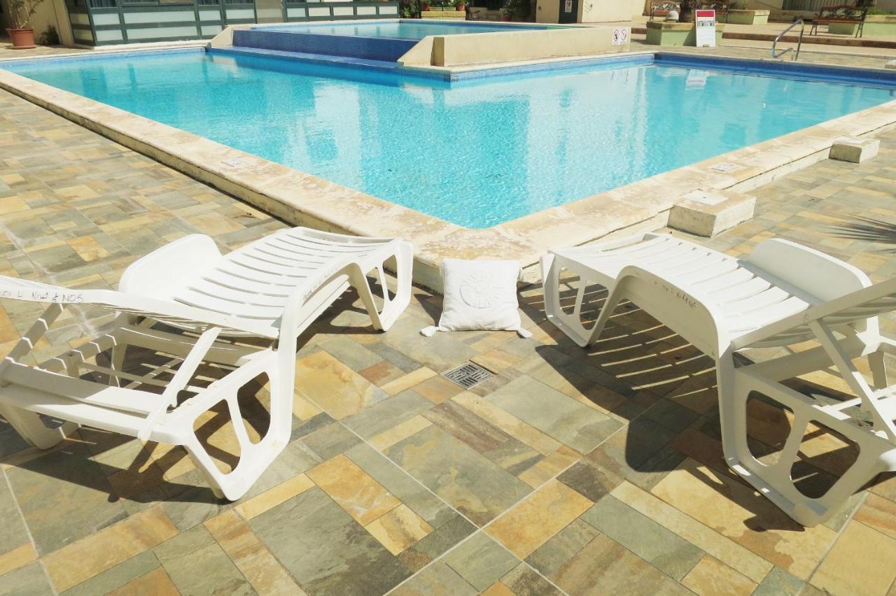 Stunning Penthouse Roof Terrace & Communal Swimming Pool St. Paul's Bay Exteriör bild