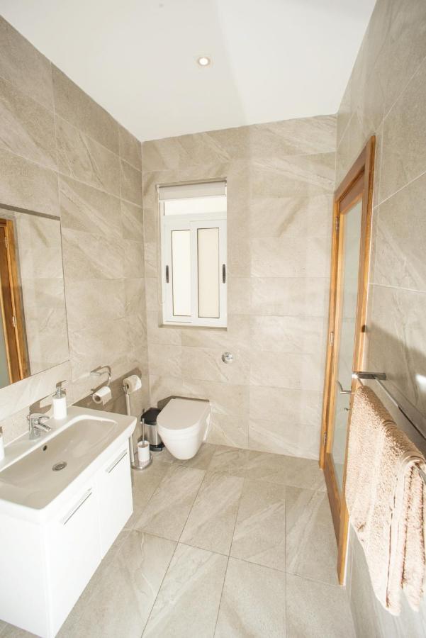 Stunning Penthouse Roof Terrace & Communal Swimming Pool St. Paul's Bay Exteriör bild