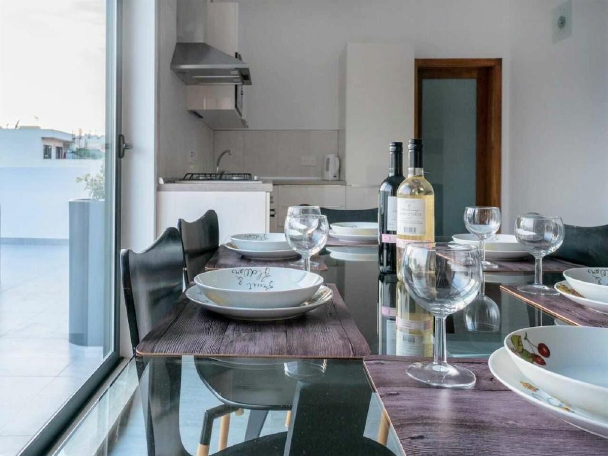 Stunning Penthouse Roof Terrace & Communal Swimming Pool St. Paul's Bay Exteriör bild