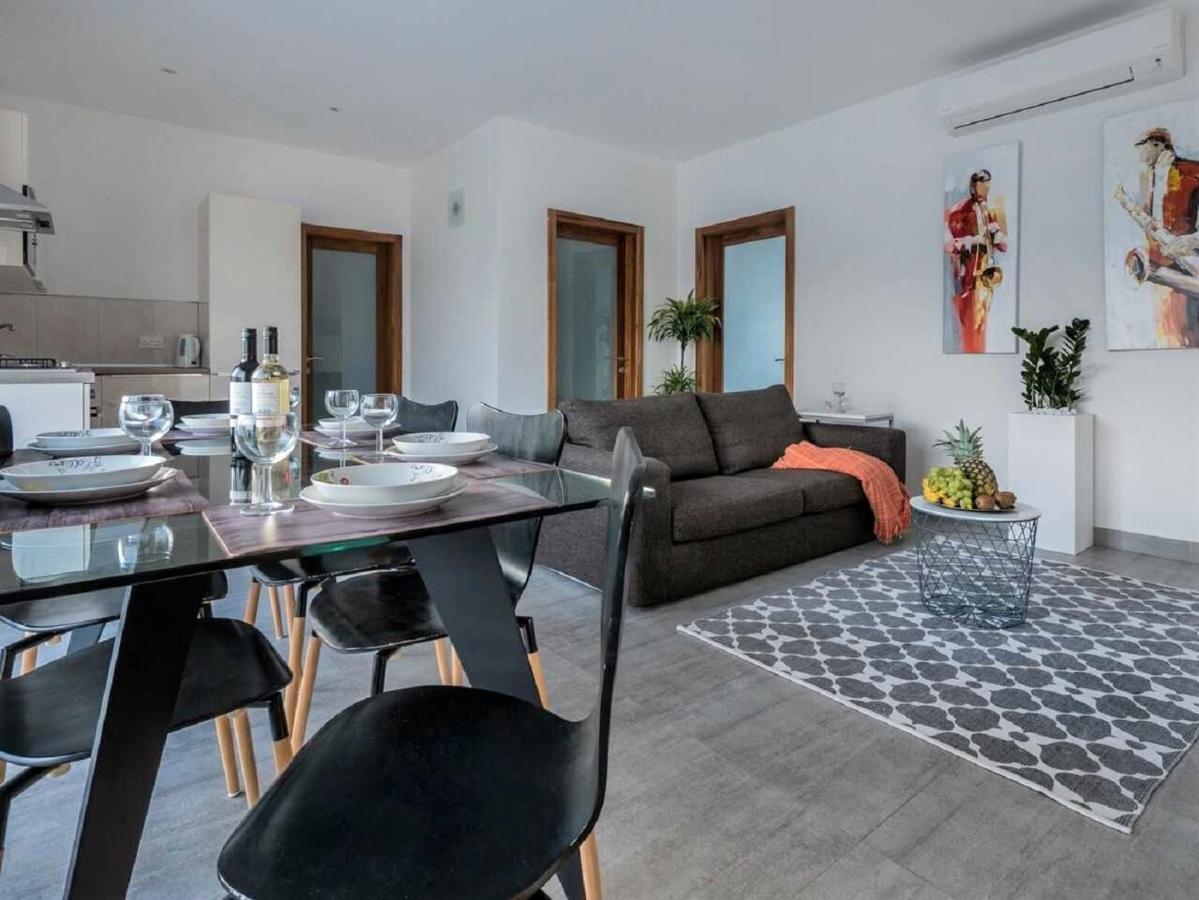 Stunning Penthouse Roof Terrace & Communal Swimming Pool St. Paul's Bay Exteriör bild