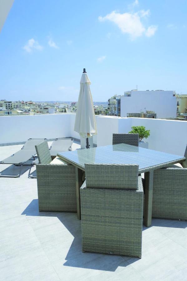 Stunning Penthouse Roof Terrace & Communal Swimming Pool St. Paul's Bay Exteriör bild