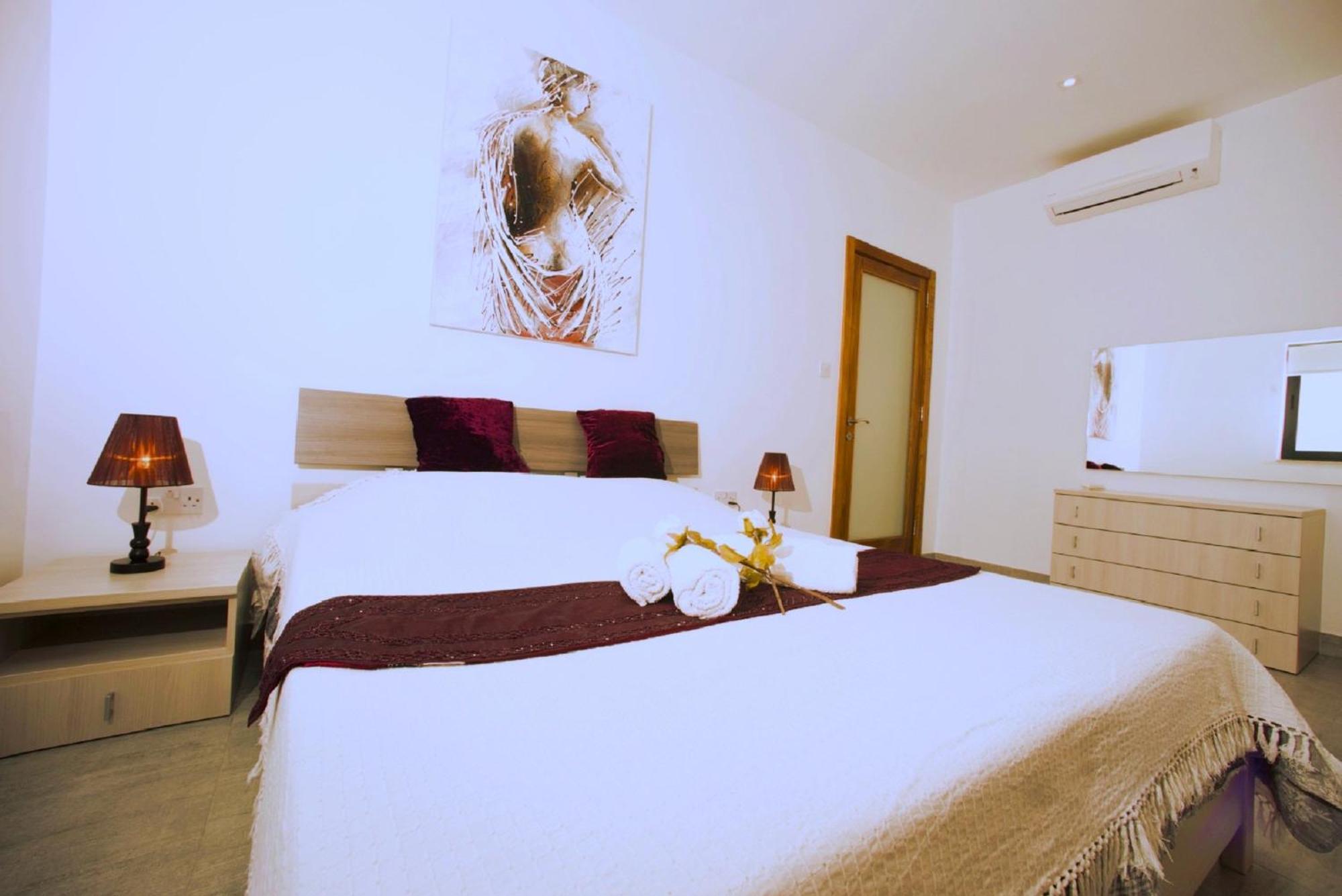 Stunning Penthouse Roof Terrace & Communal Swimming Pool St. Paul's Bay Exteriör bild